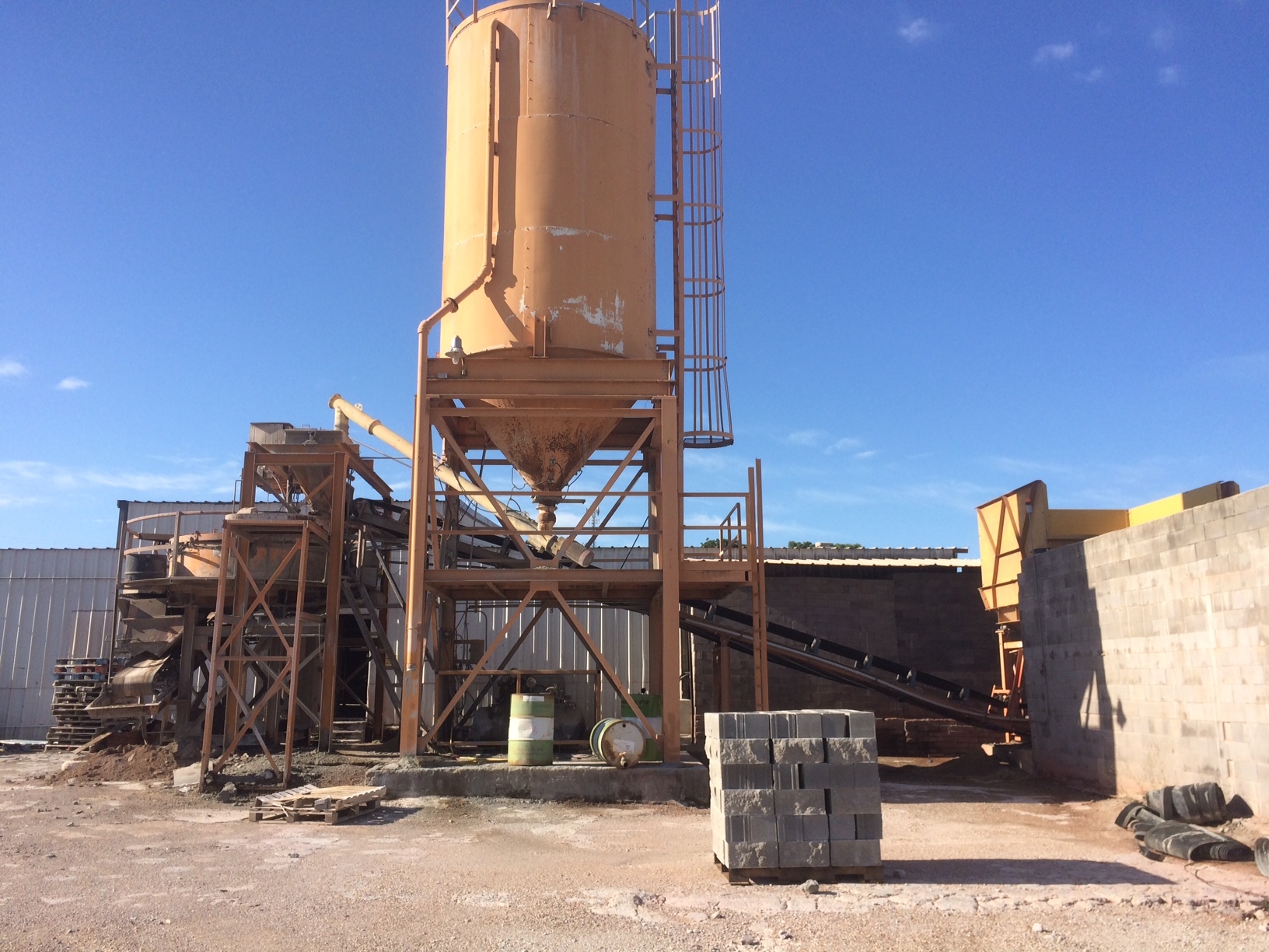 Batching Systems For Concrete Products 22979 Used concrete equipment